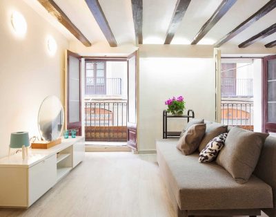 Barcelona short term rental – Just renovated 2 bedrooms apartment – City center